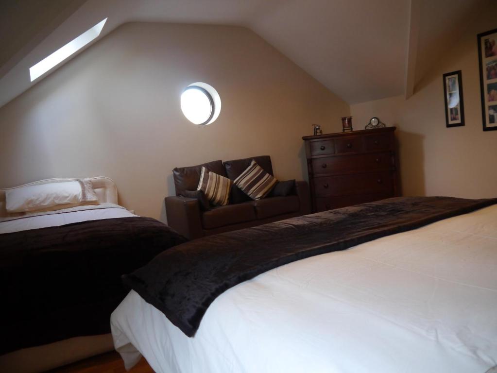 Een bed of bedden in een kamer bij Murray's Mountain View