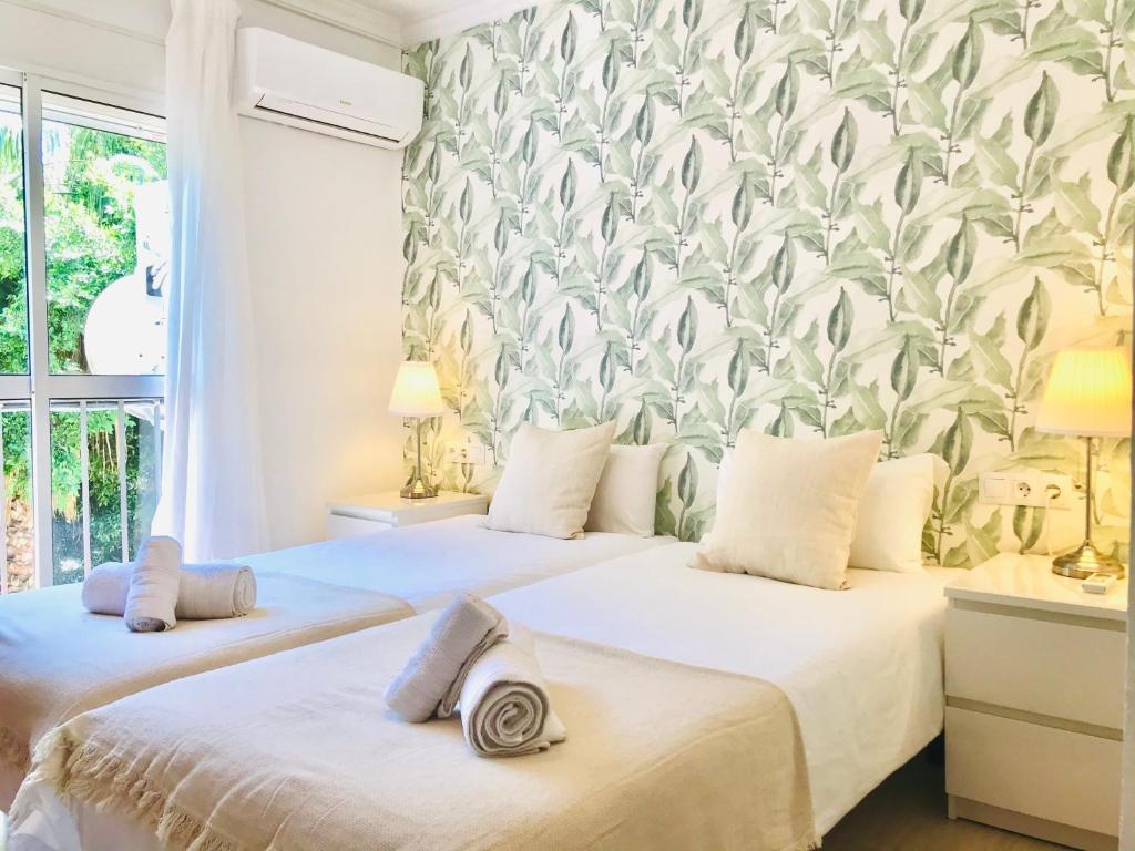 Posteľ alebo postele v izbe v ubytovaní Andalucía II & balcony by ELE Apartments