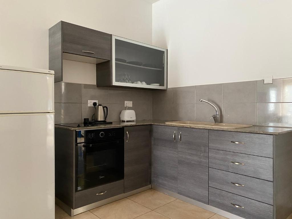 Alexia Hotel Apartments - Deluxe Studio No.111