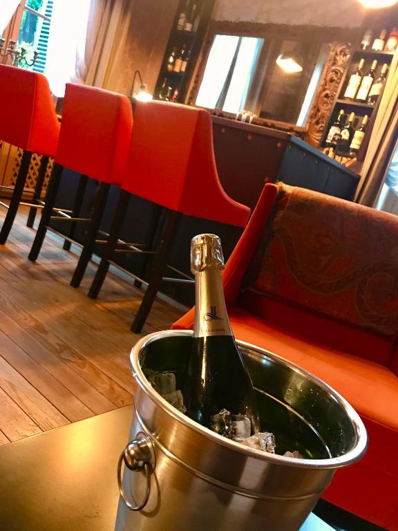 Demeure Saint Louis Historic manor, City 700m, free parking,A C,Clim,WIFI, city view, Garden - 17