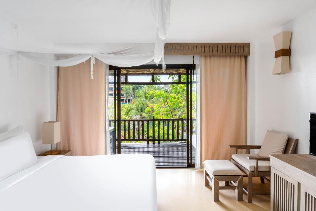 Postel nebo postele na pokoji v ubytování AANA Villas Koh Chang