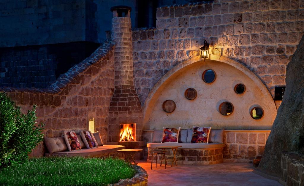 Posezení v ubytování Seraphim Cave Suites & SPA