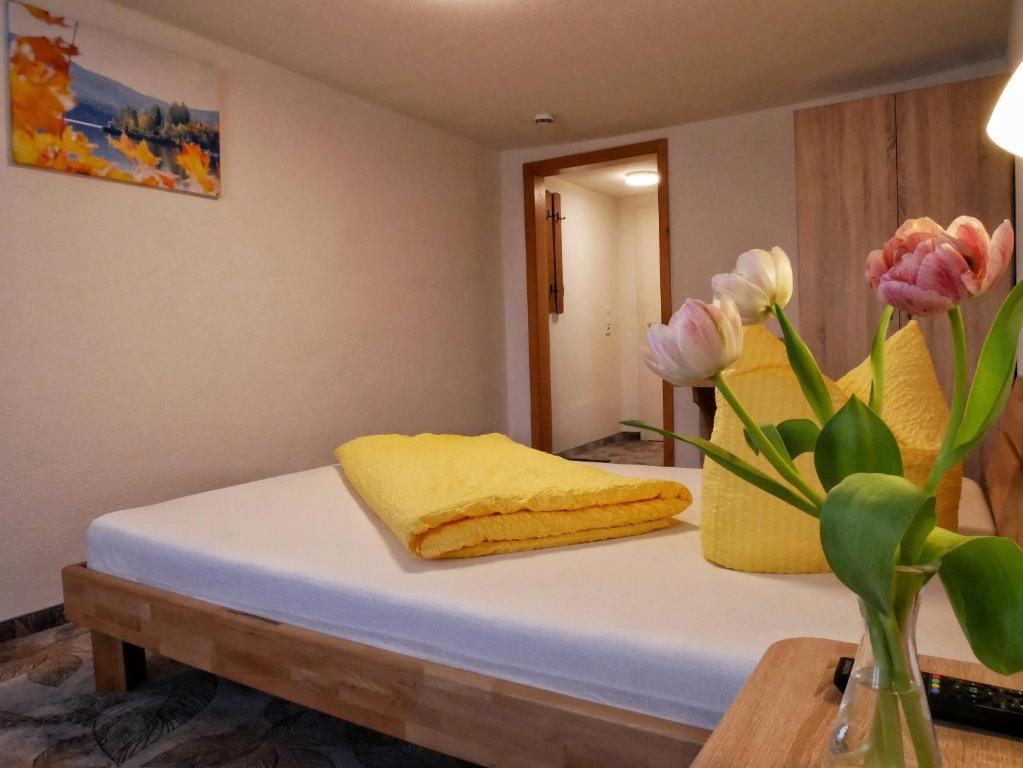 Postel nebo postele na pokoji v ubytování Wochner's Hotel-Sternen Am Schluchsee Hochschwarzwald