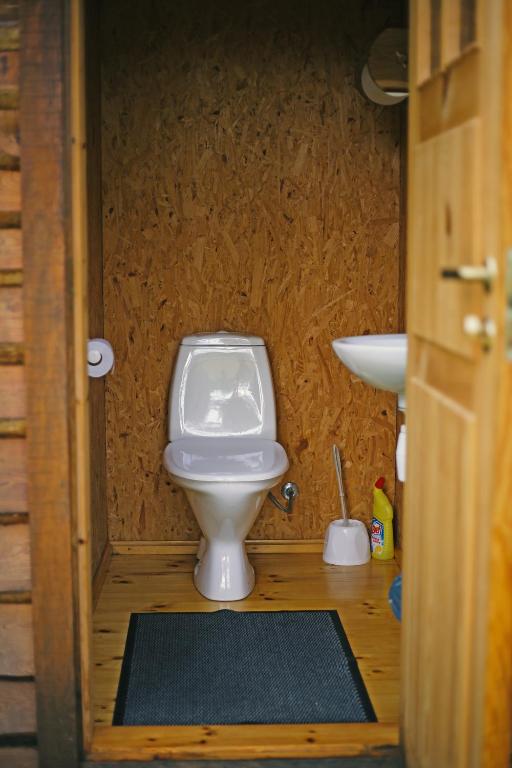 Koupelna v ubytování Niidupuu Camping