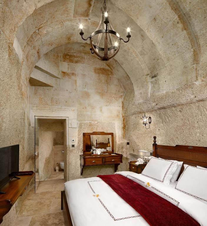 Seraphim Cave Suites & SPA photo 5