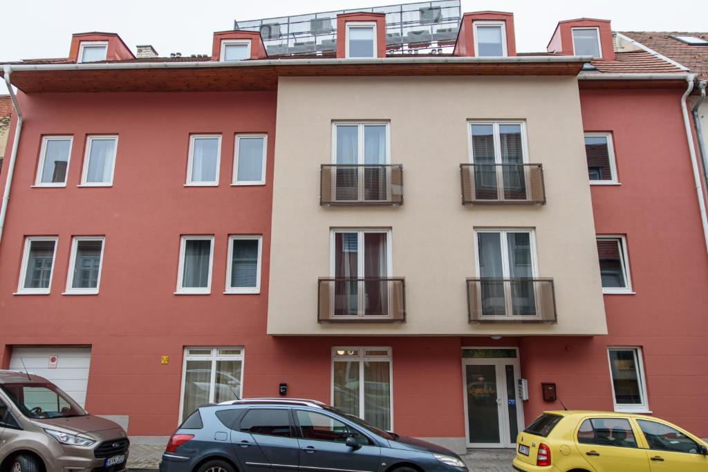 Budynek, w którym mieści się hotel