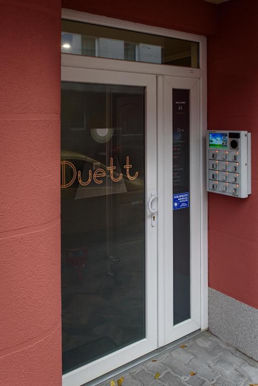 Zdjęcie z galerii obiektu Duett - Urban Rooms w Győr