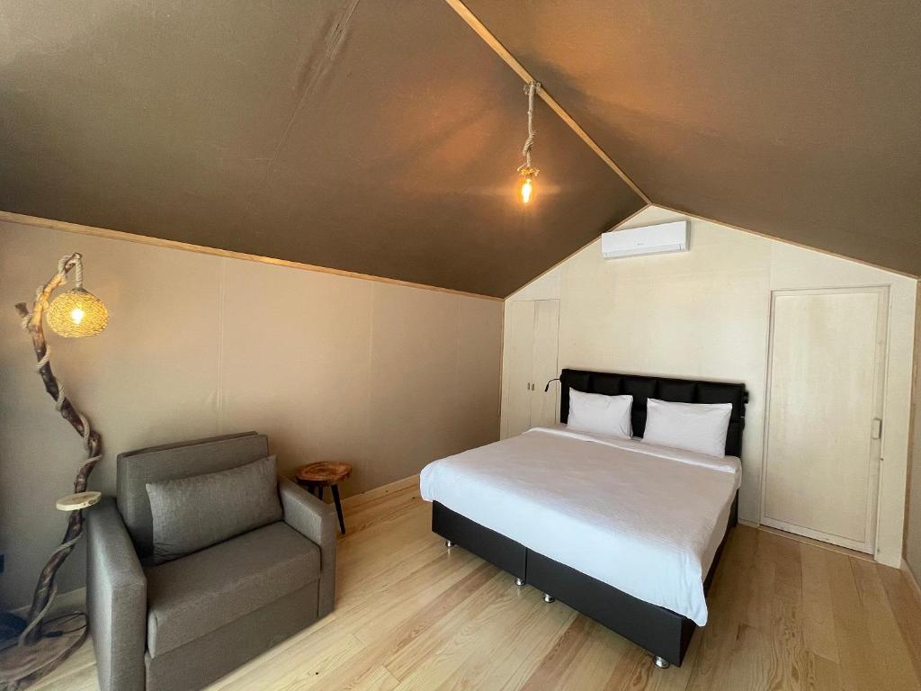 Postel nebo postele na pokoji v ubytování LONGOSPHERE GLAMPING