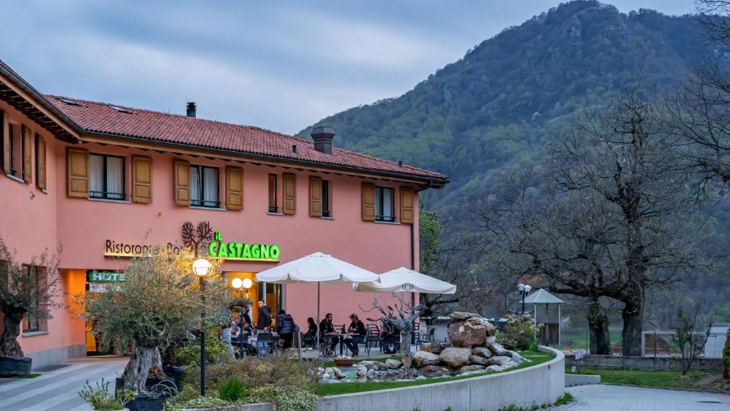 Nespecifikovaný výhled na hory nebo výhled na hory při pohledu z hotelu