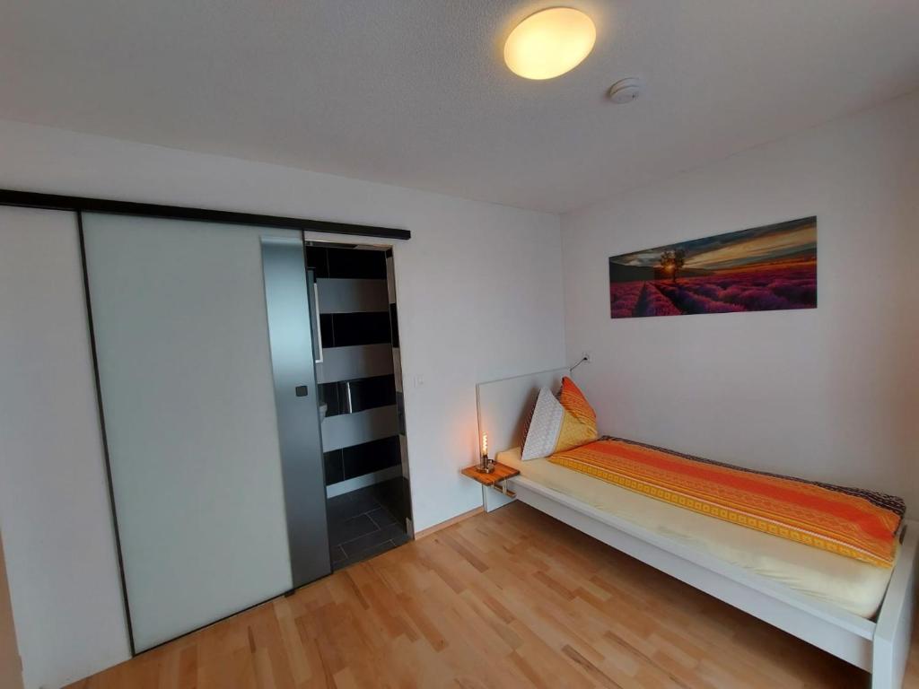 Postel nebo postele na pokoji v ubytování good bed biberist BIBERSOL