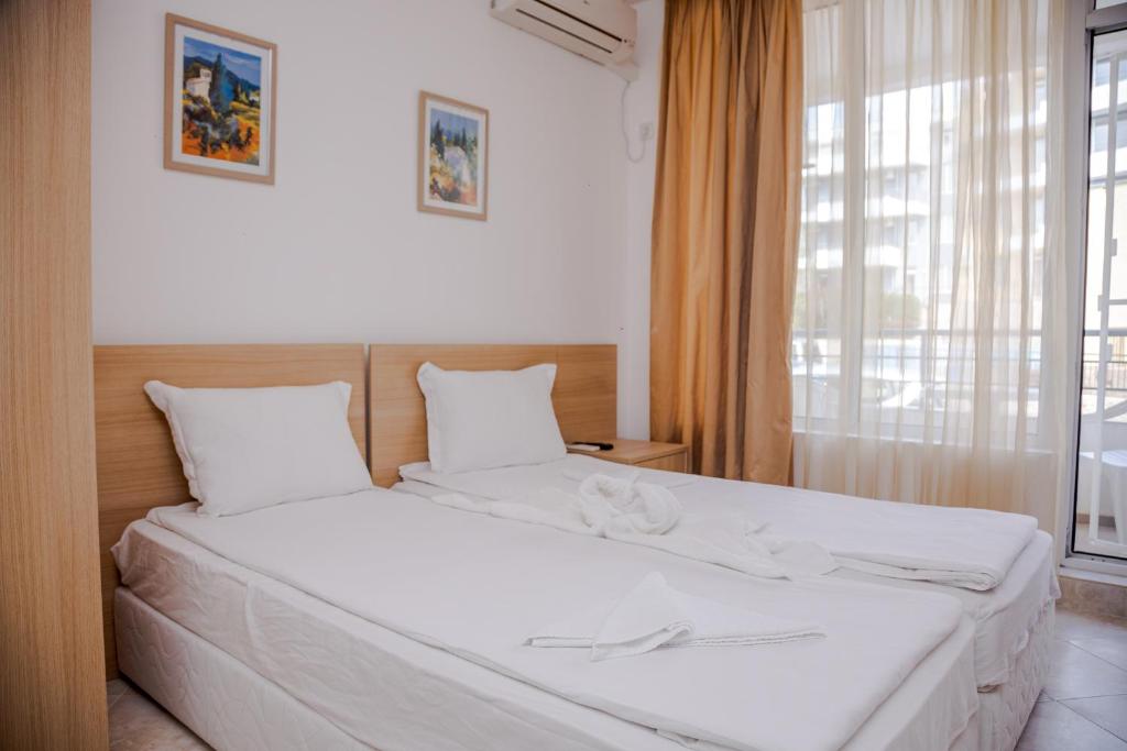 Sunset Studio in Kosharitsa with Pool, SPA, Gym and Parking