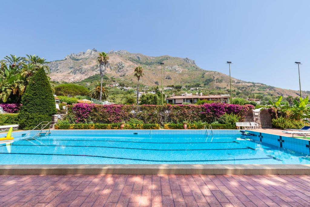 Πισίνα στο ή κοντά στο Villetta con Giardino esclusivo di 1000 mq, Piscina, Tennis, Calcio, Bocce