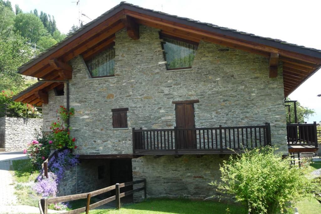 Budova, v ktorej sa apartmán nachádza