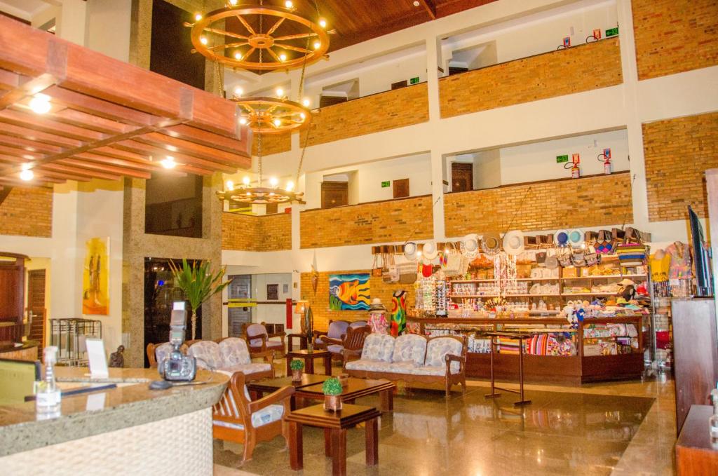 Um restaurante ou outro lugar para comer em Pizzato Praia Hotel