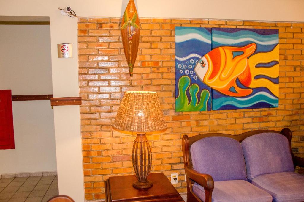 Uma área de estar em Pizzato Praia Hotel