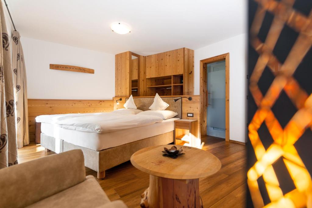 Postel nebo postele na pokoji v ubytování Garni Hotel Geier