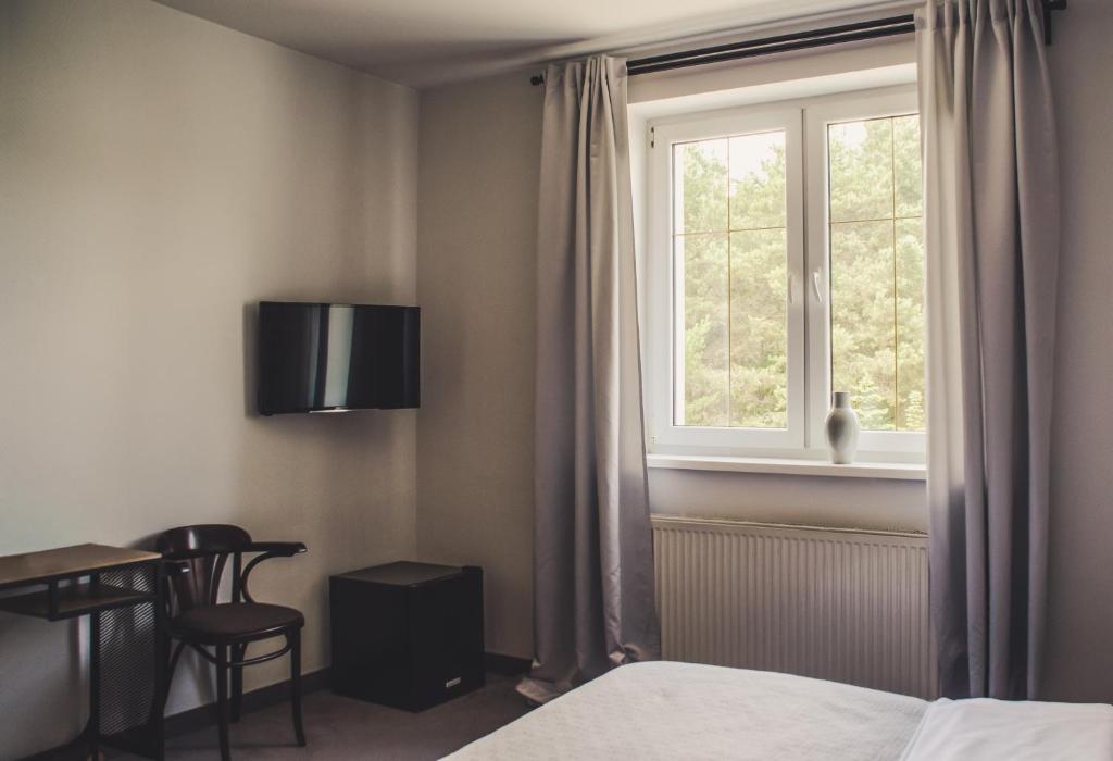 TV a/nebo společenská místnost v ubytování Hotel Dwa Księżyce