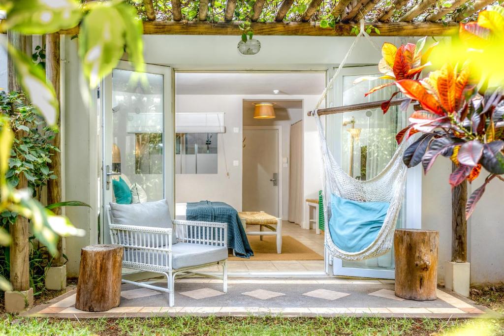 Lagoon Attitude (Adults Only) - 2