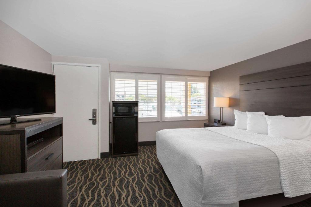 Days Inn by Wyndham Ukiah photo
