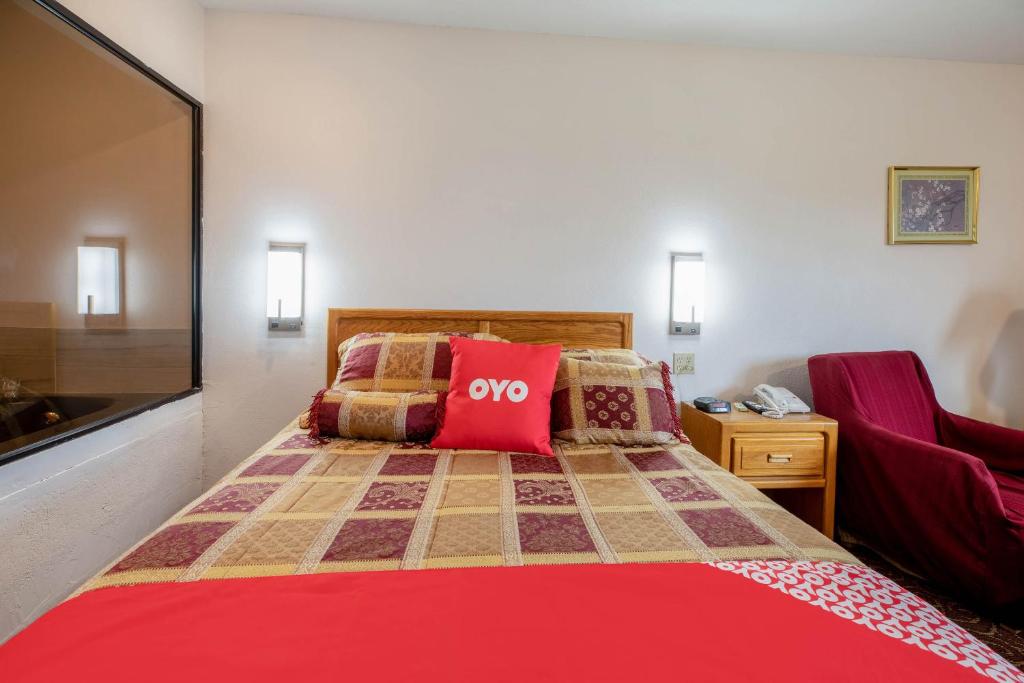 OYO Hotel Chesaning Route 52 & Hwy 57 - Premium Queen Room Met Spookbuis