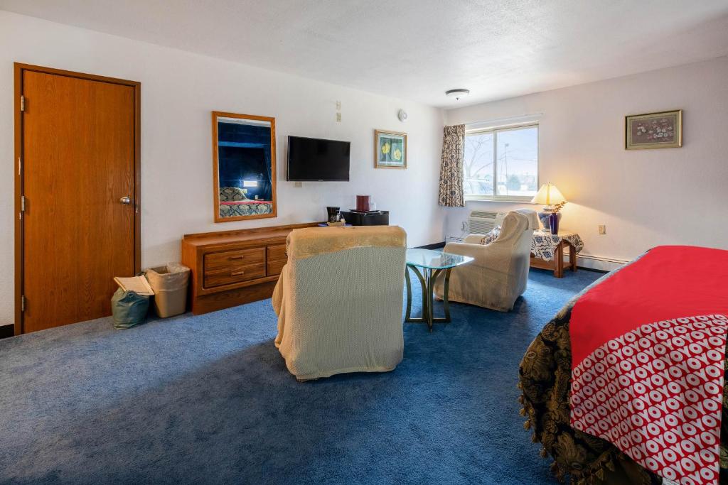 OYO Hotel Chesaning Route 52 & Hwy 57 - Premium King Room Met Spookbuis