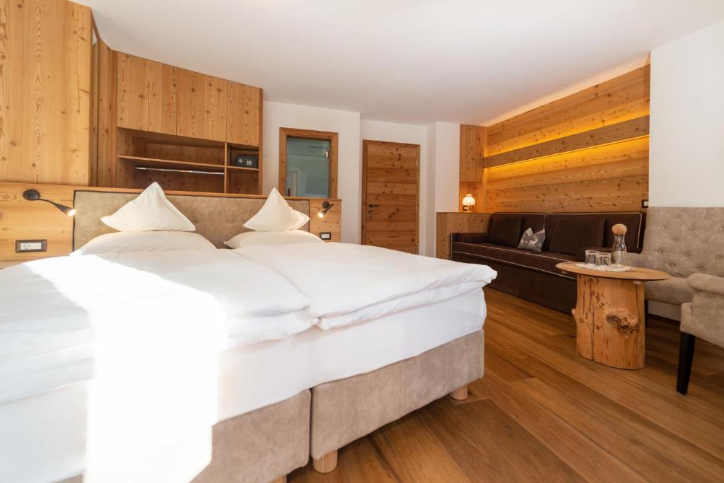 Postel nebo postele na pokoji v ubytování Garni Hotel Geier
