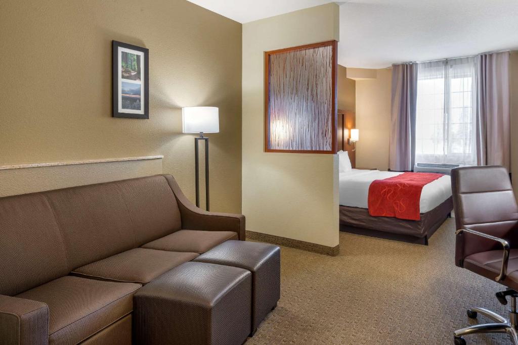 Postel nebo postele na pokoji v ubytování Comfort Suites Eugene