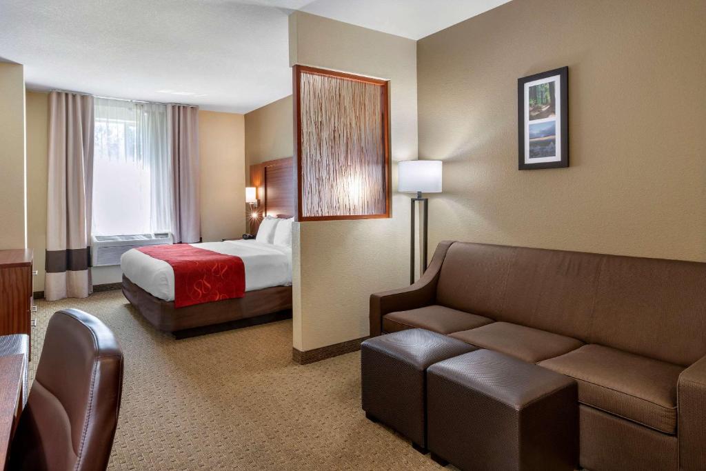 Postel nebo postele na pokoji v ubytování Comfort Suites Eugene
