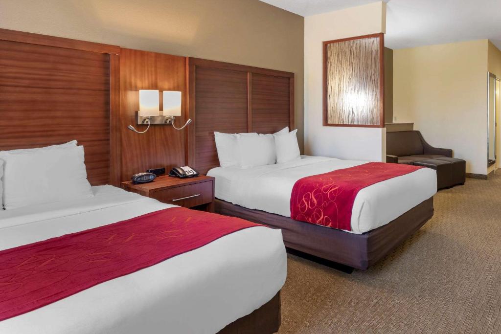 Postel nebo postele na pokoji v ubytování Comfort Suites Eugene