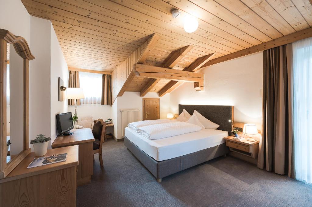 Hotel Alpenhof - Double Room With Balcony