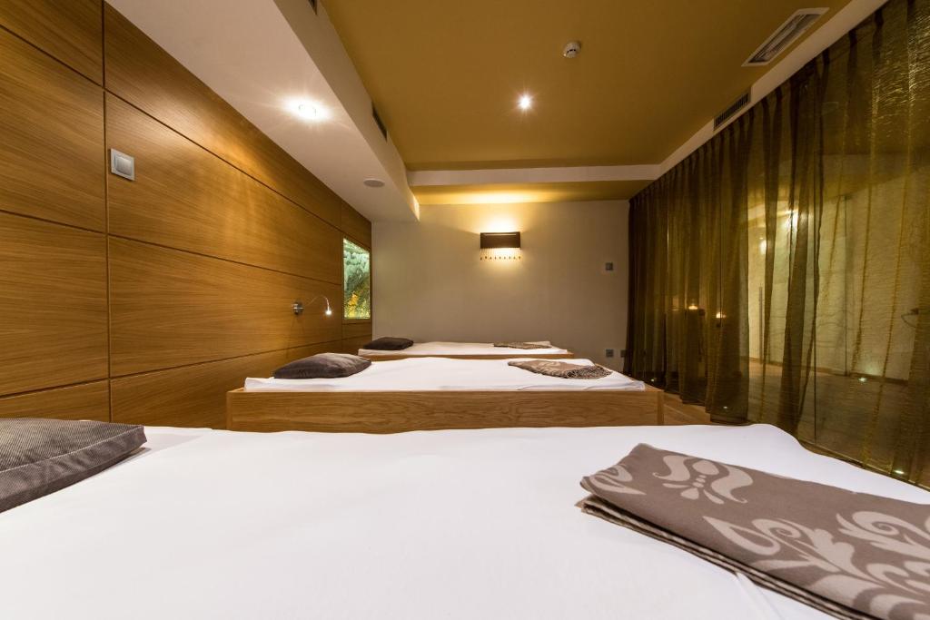 Ένα ή περισσότερα κρεβάτια σε δωμάτιο στο Hotel Sigmunderhof