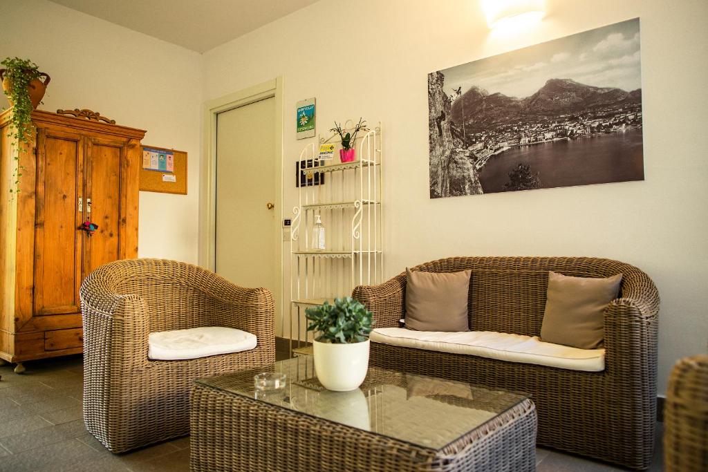 a living room with two chairs and a table at Agriturismo Casa di Campagna in Riva del Garda