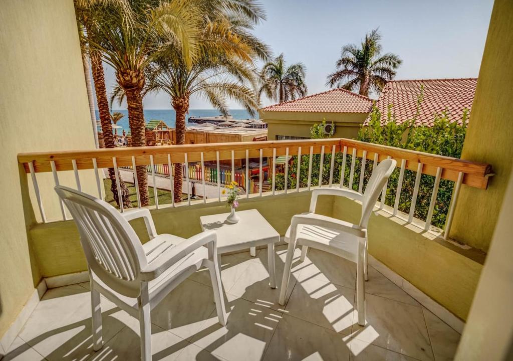 Palm Beach Resort Families and Couples only - 19