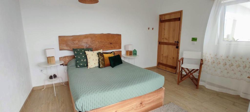 a bedroom with a bed in a room at Basalto Negro AL in Angra do Heroísmo