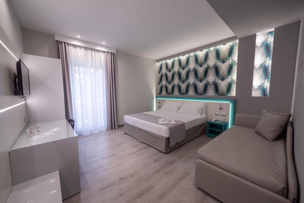 HOLYGOLD Suite **** - Quadruple Room With Balcony