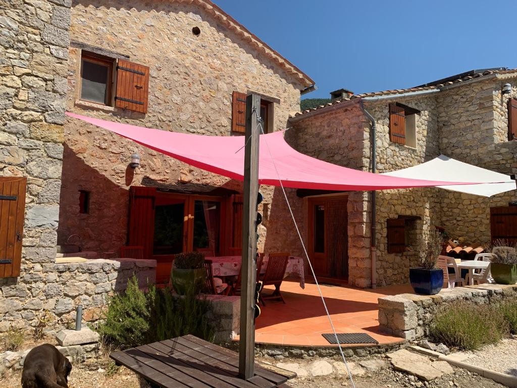 FONTAINE NOUVELLE maison de charme Drôme Provençale, 10 personnes avec piscine
