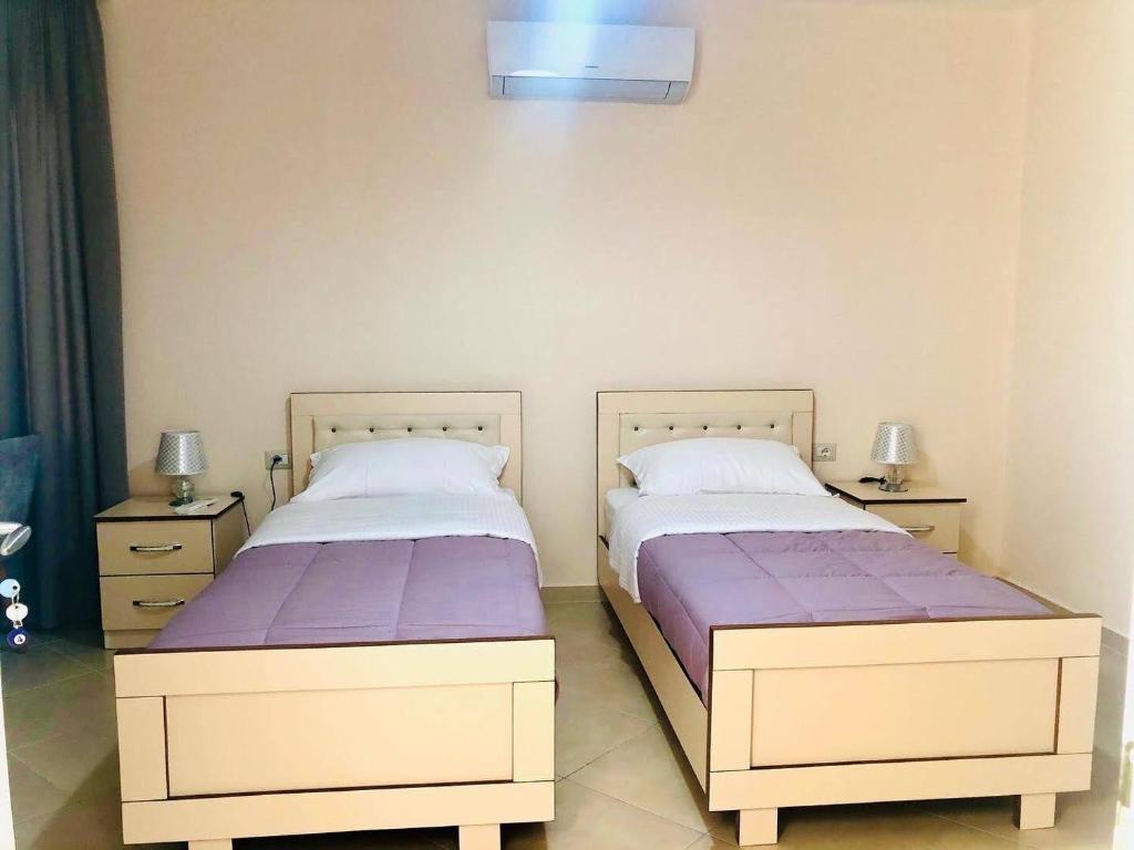R HOTEL - Image 11