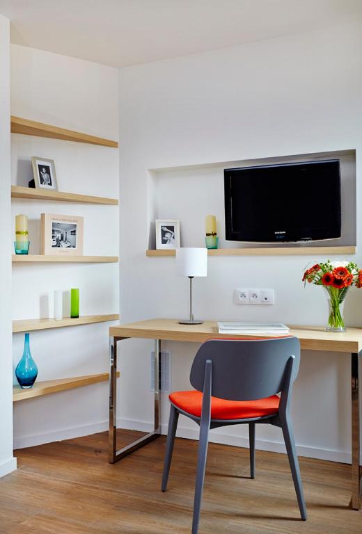 
Deluxe One-Bedroom Apartment with Air Conditioning
