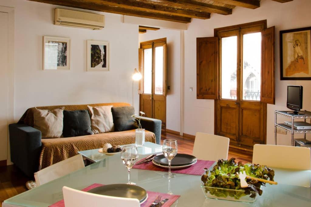 Posedenie v ubytovaní Ripoll Apartments