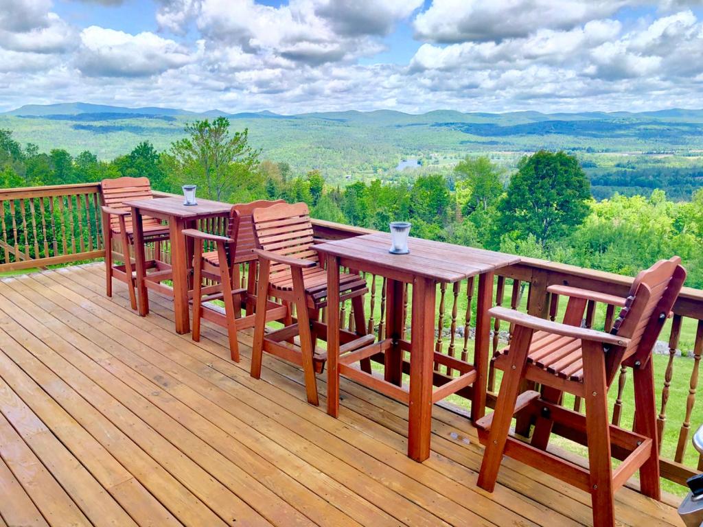 SI INCREDIBLE VIEWS from this log cabin with large deck huge yard fire pit hot tub - Villa De Tres Habitaciones