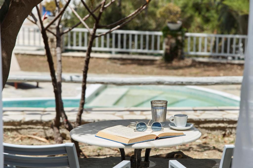 Bazén v ubytování High Mill Paros Hotel nebo v jeho okolí