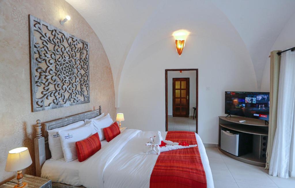 Postel nebo postele na pokoji v ubytování Mzima Beach Residences - Diani Beach