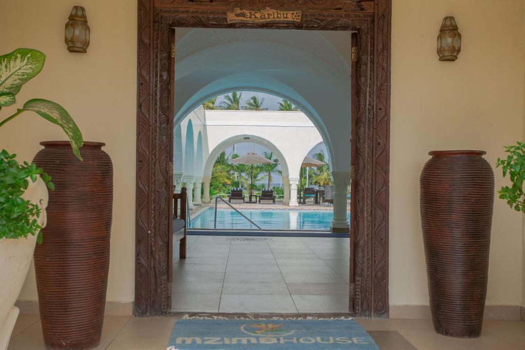 Bazén v ubytování Mzima Beach Residences - Diani Beach nebo v jeho okolí