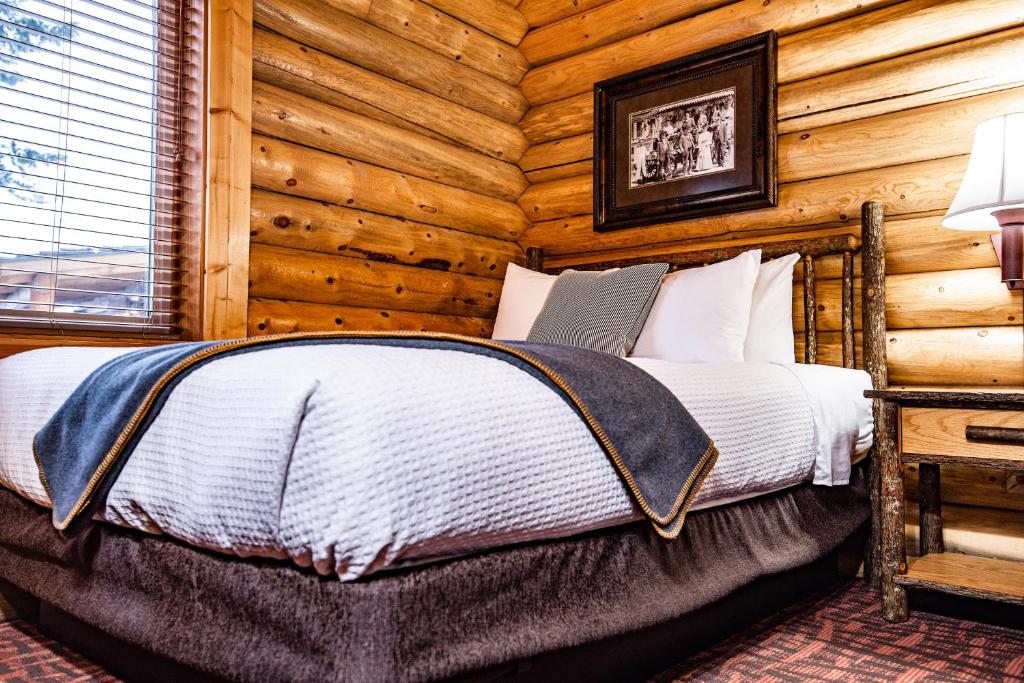 Postel nebo postele na pokoji v ubytování Elk Country Inn