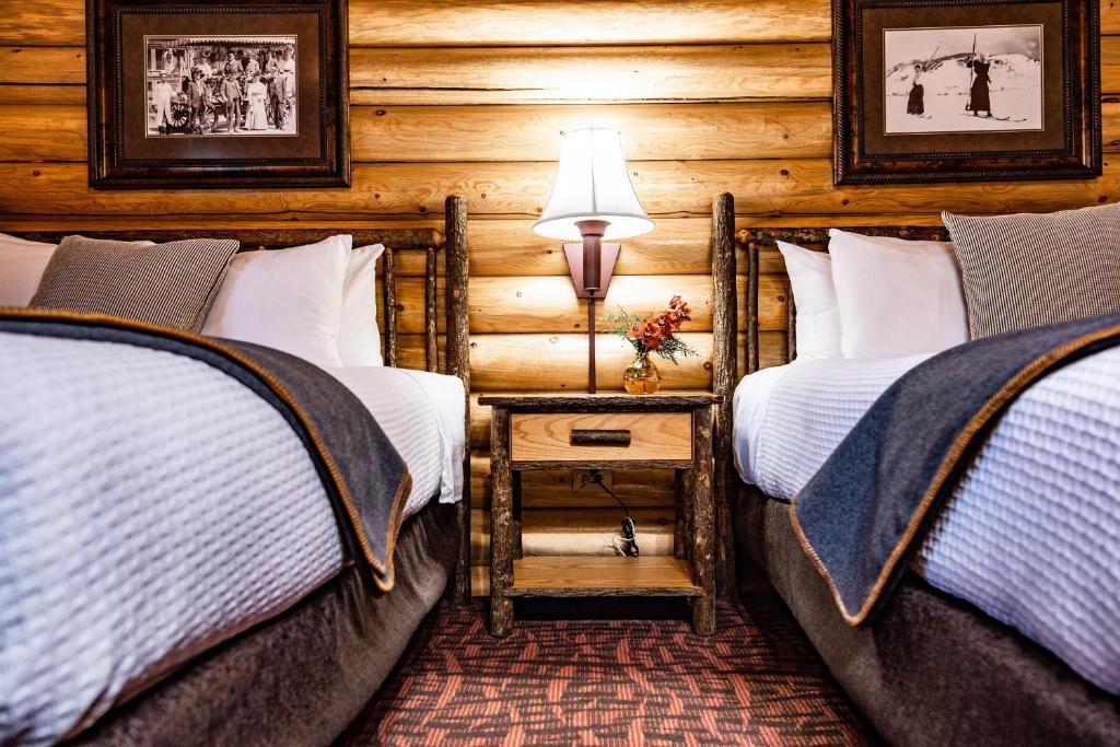 Postel nebo postele na pokoji v ubytování Elk Country Inn