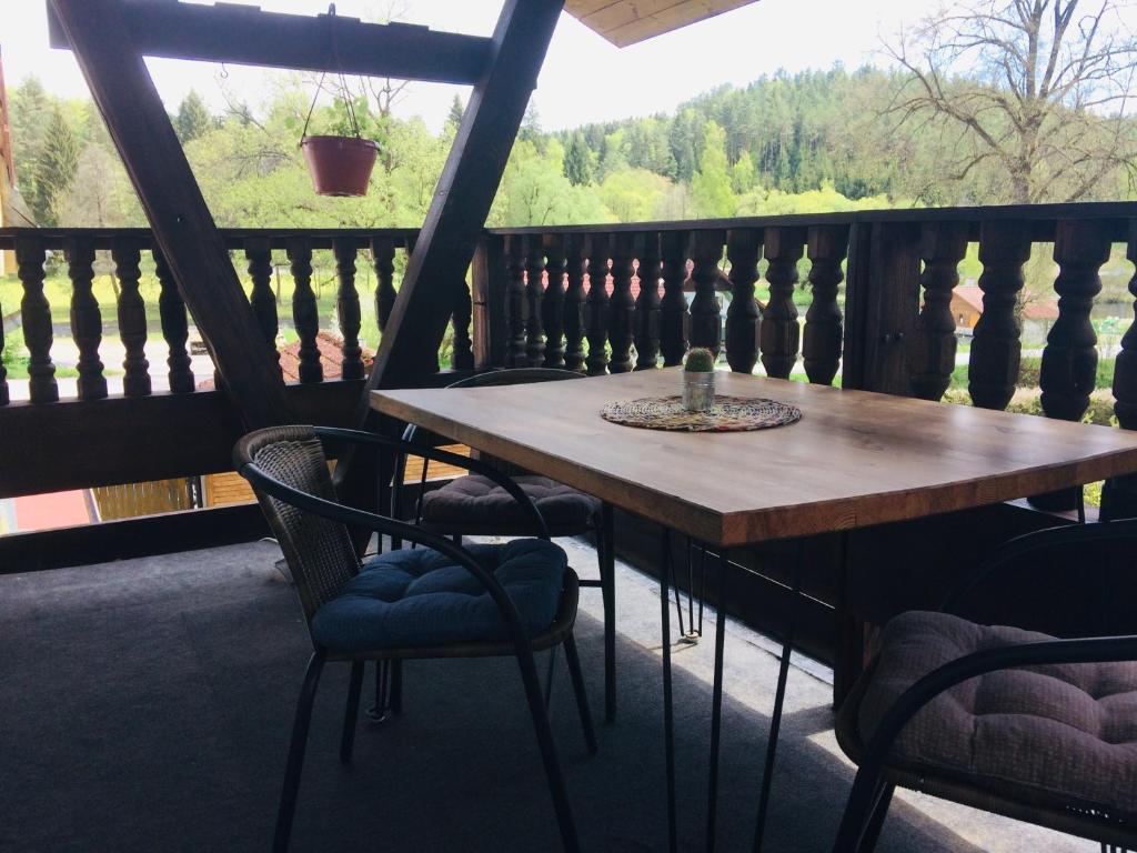 Ein Balkon oder eine Terrasse in der Unterkunft Penzion Na Cihelně