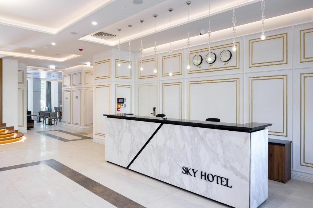 Lobby alebo recepcia v ubytovaní Sky Hotel Kraków