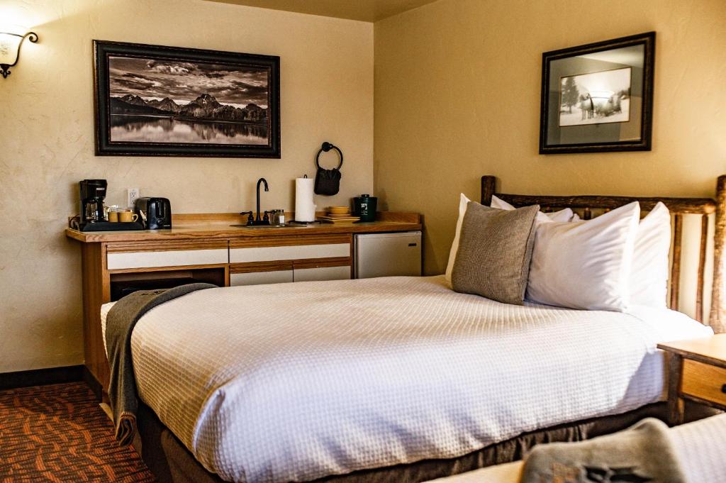 Postel nebo postele na pokoji v ubytování Elk Country Inn