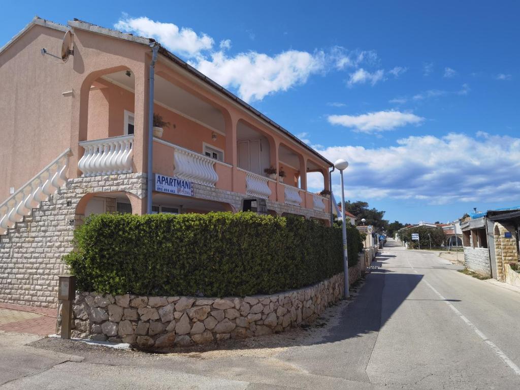 Budynek, w którym mieści się apartament
