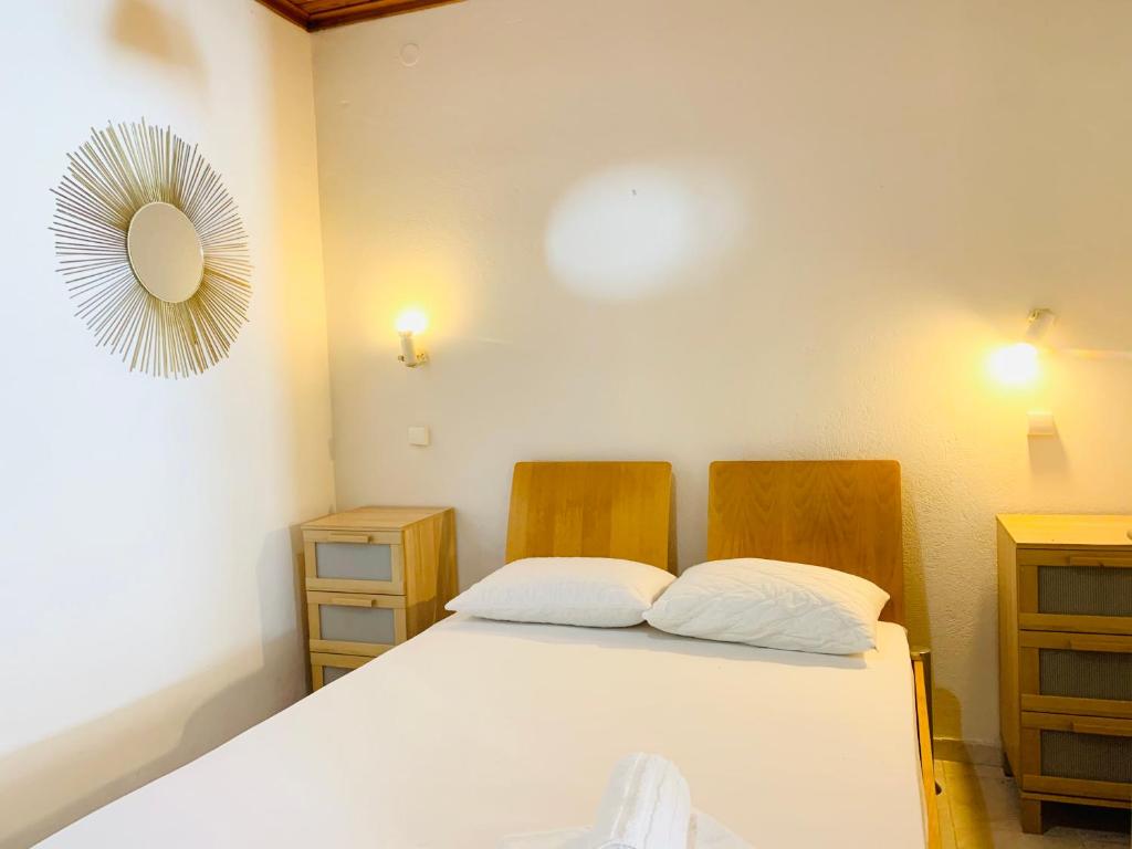 Posteľ alebo postele v izbe v ubytovaní Seaside Bungalows Petalidi